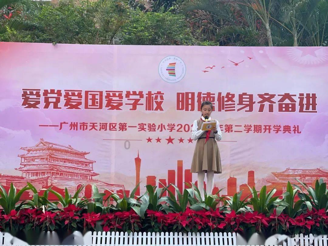 中国潜艇挑战深潜极限，秘书吓得直发抖，首长却还要下象棋！游戏画面